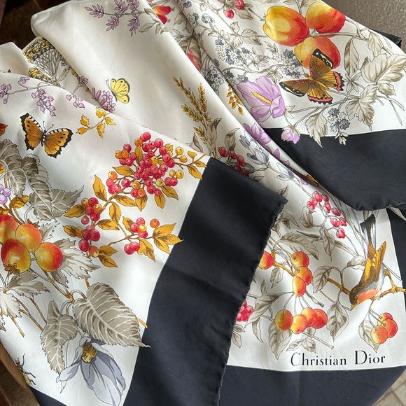 🦋 RARE Dior 90 Square Scarf - 34” x 34” - Picture 5 of 12